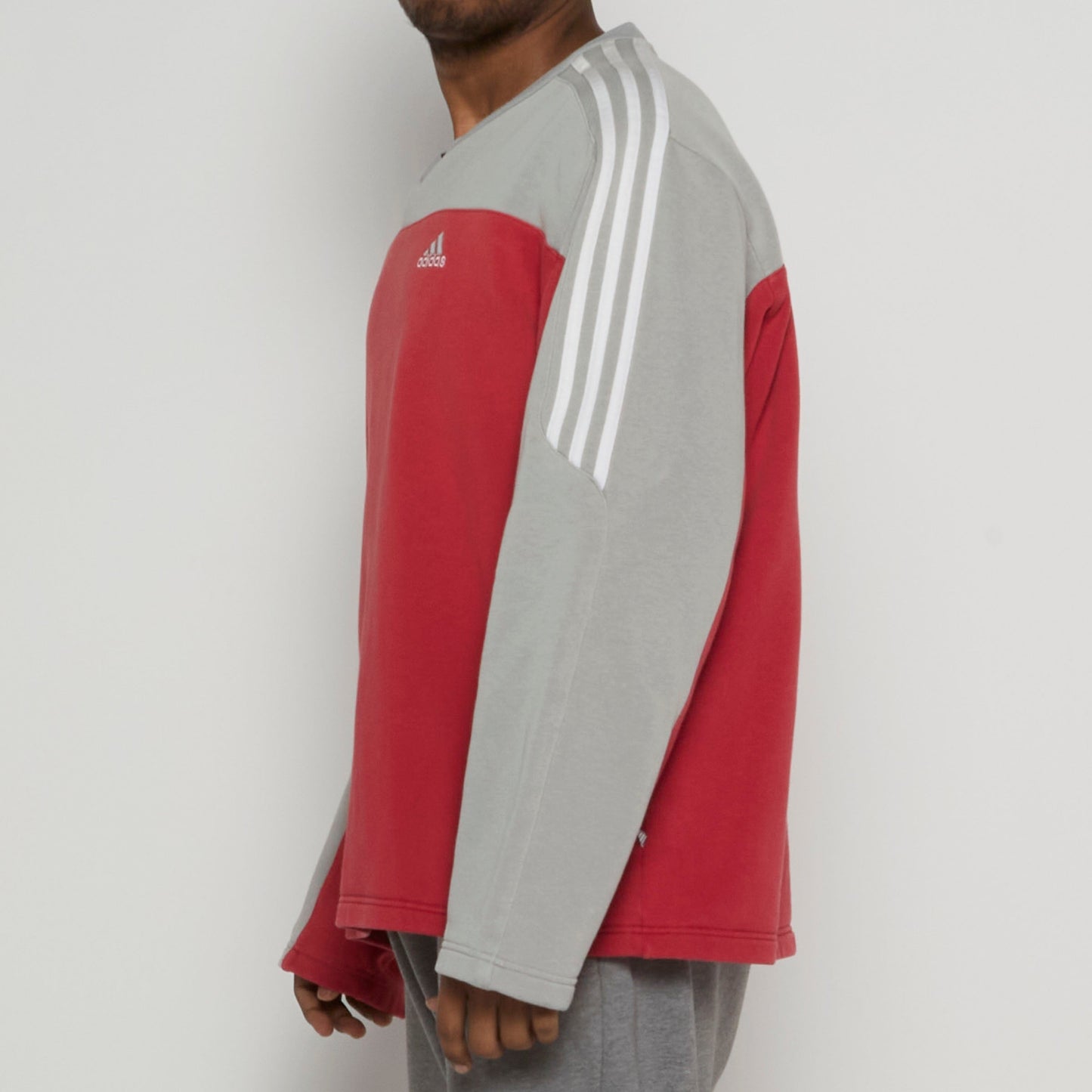 Adidas V-Neck - L