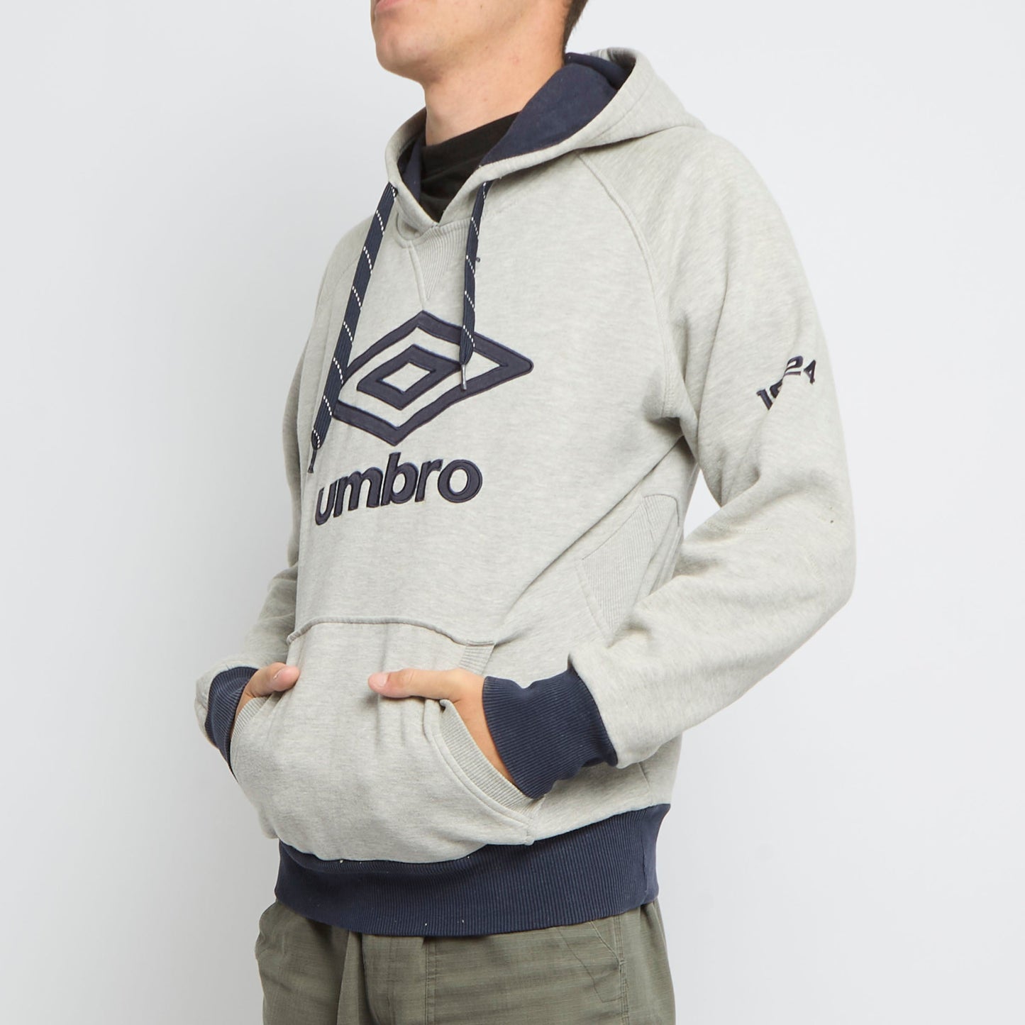 Umbro  Embroidered Hoodie - L