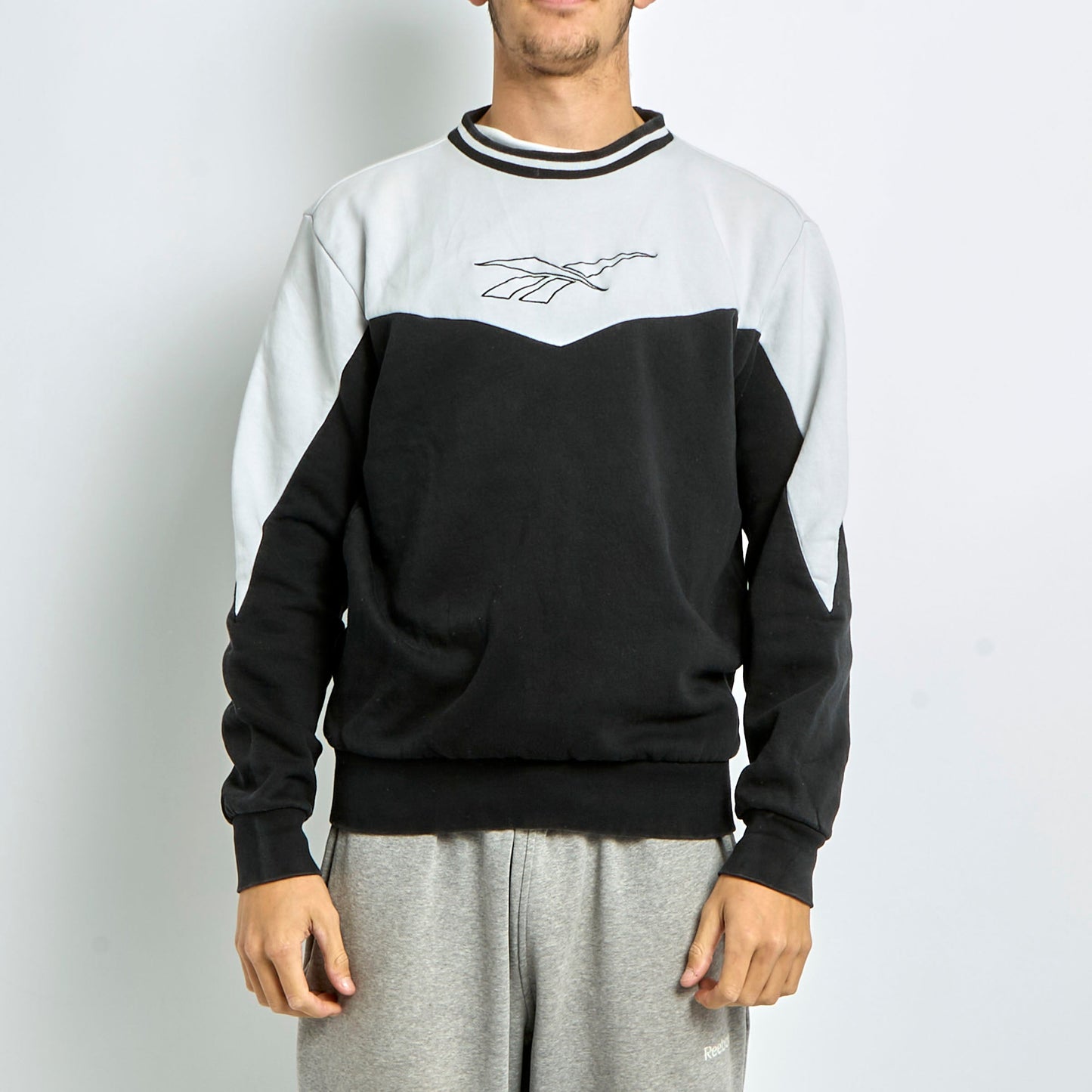 Reebok Logo Embroided Crewneck Sweater - M