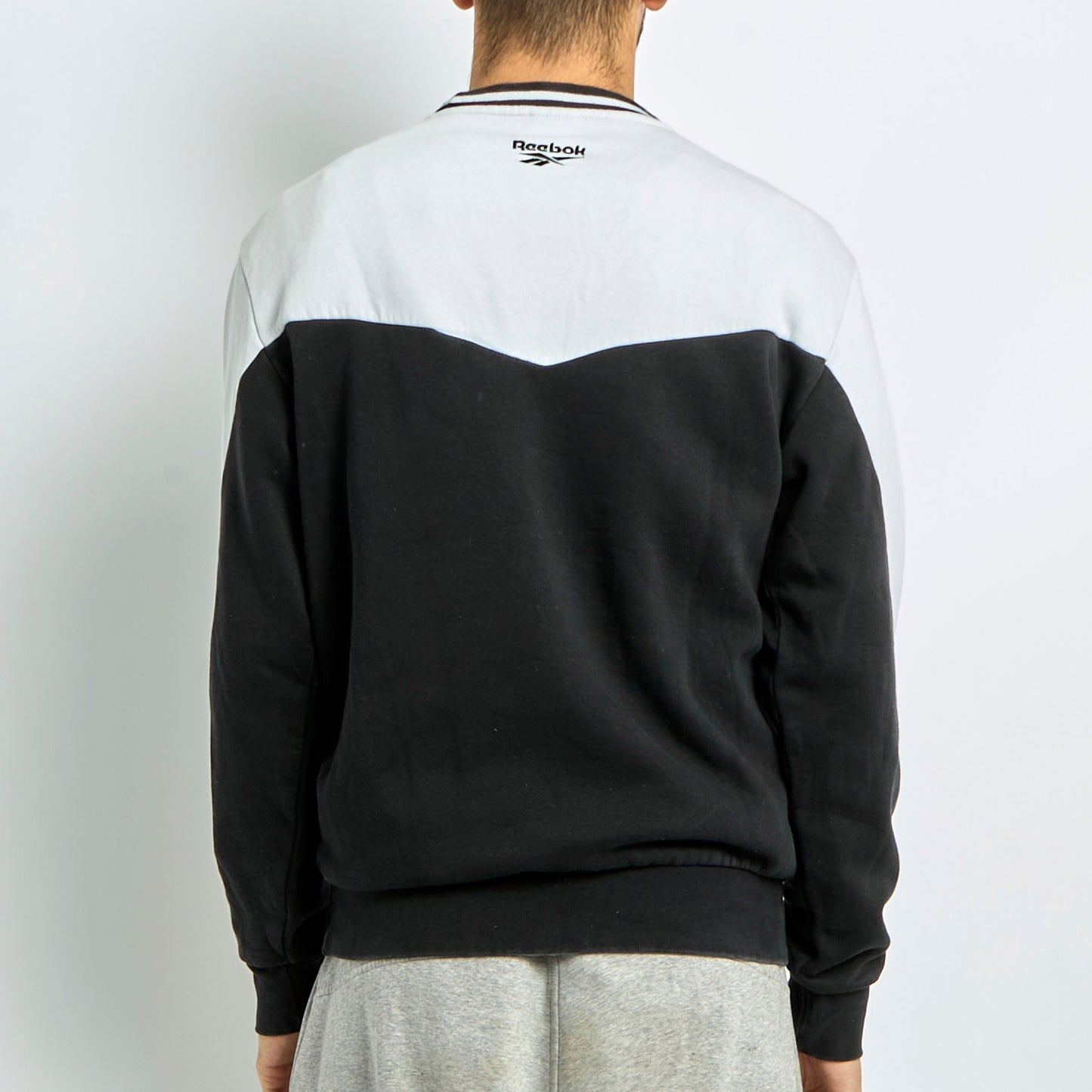 Reebok Logo Embroided Crewneck Sweater - M