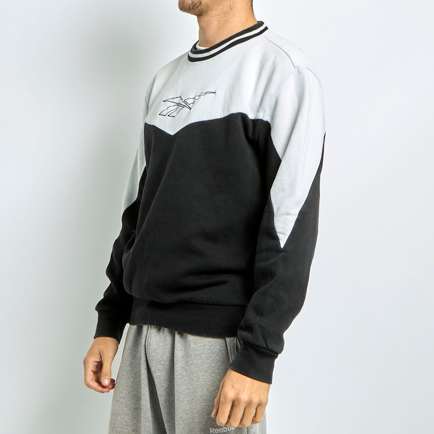 Reebok Logo Embroided Crewneck Sweater - M