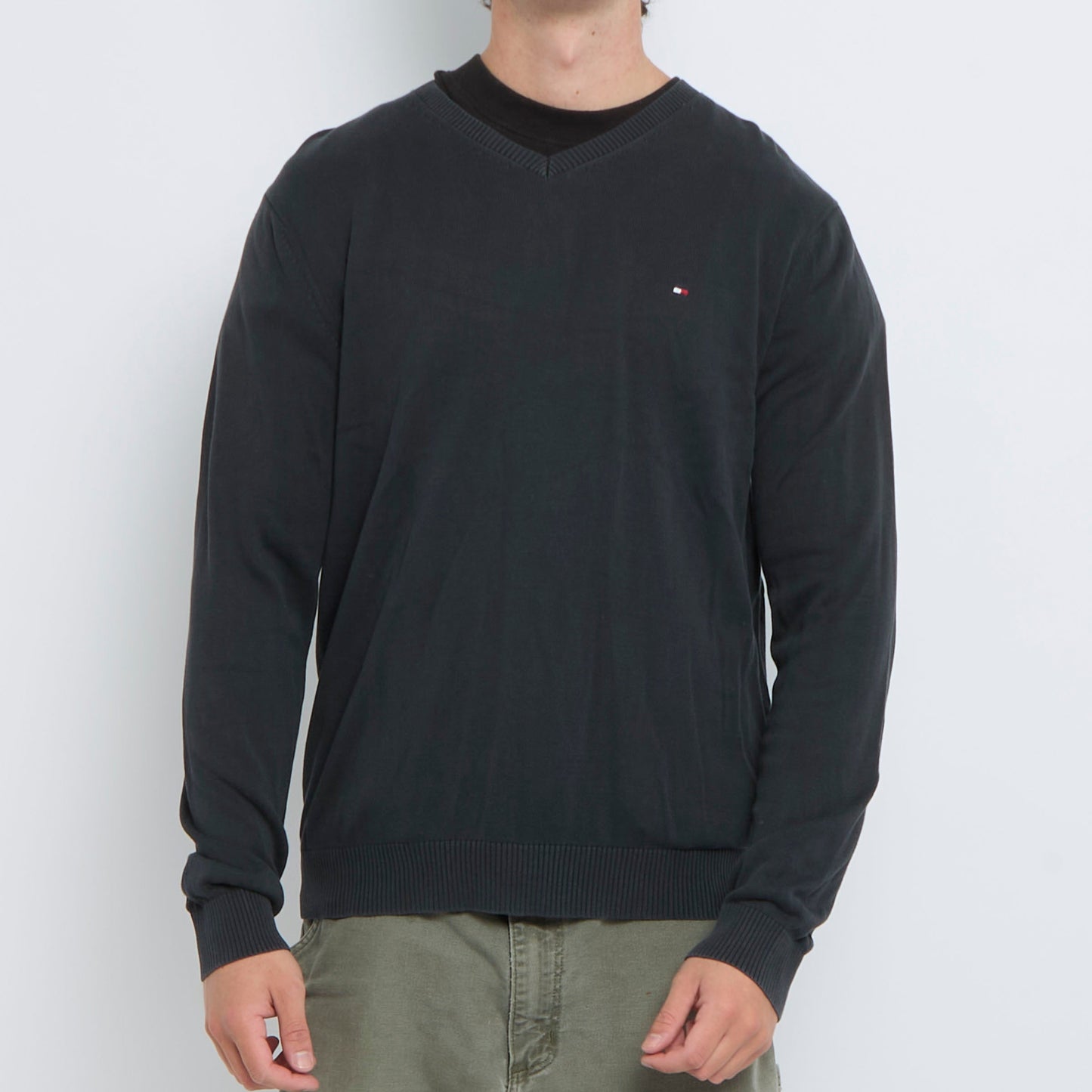 Tommy Hilfiger V-Neck Fine Knit Sweater - L