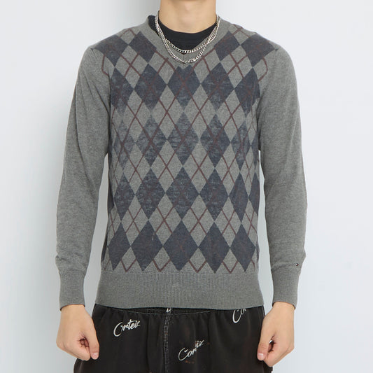 Diamond V-Neck Sweater - M