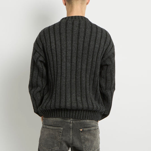 Crewneck Heavy Cableknit Sweater - M