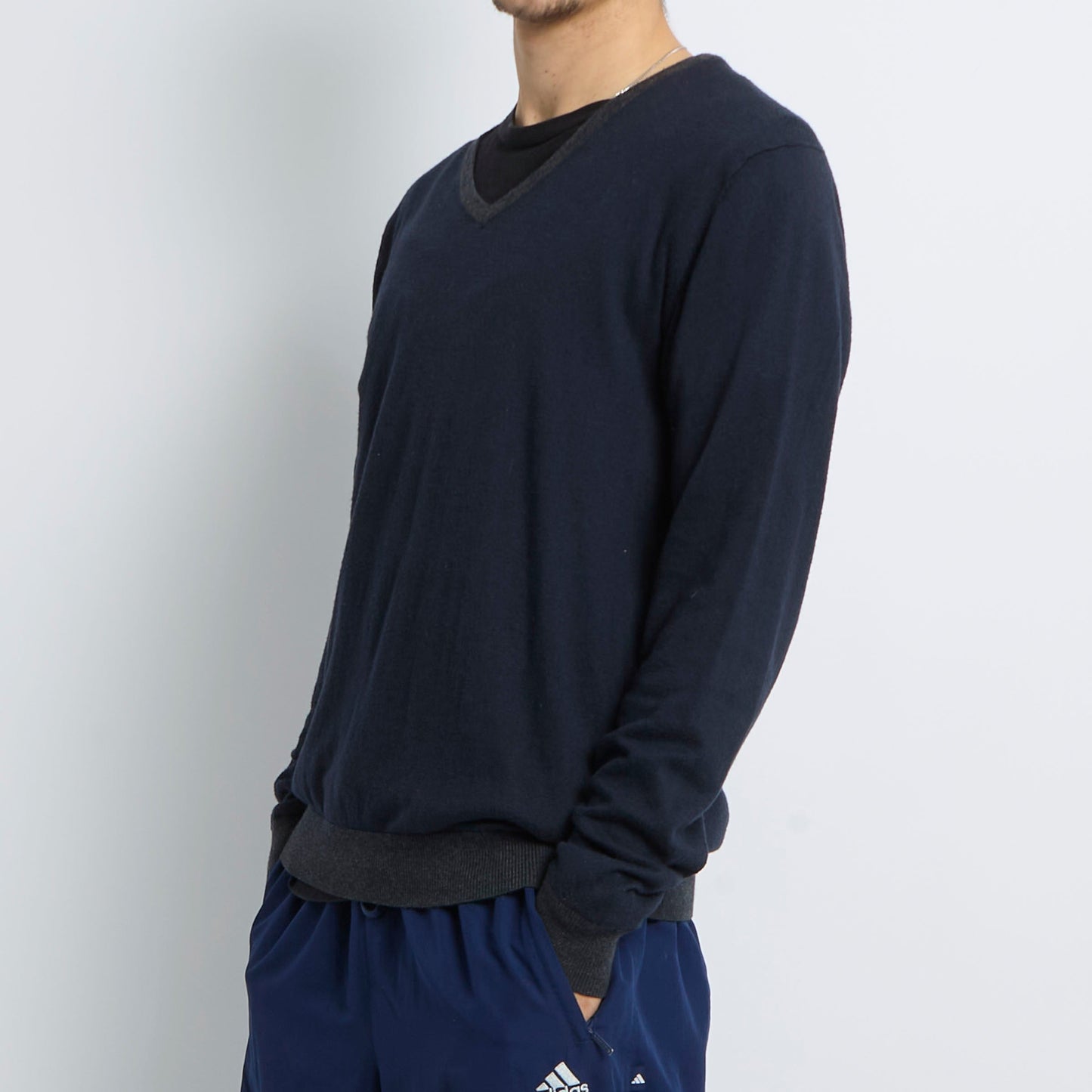 Gas V-Neck Fine Knit Sweater - M