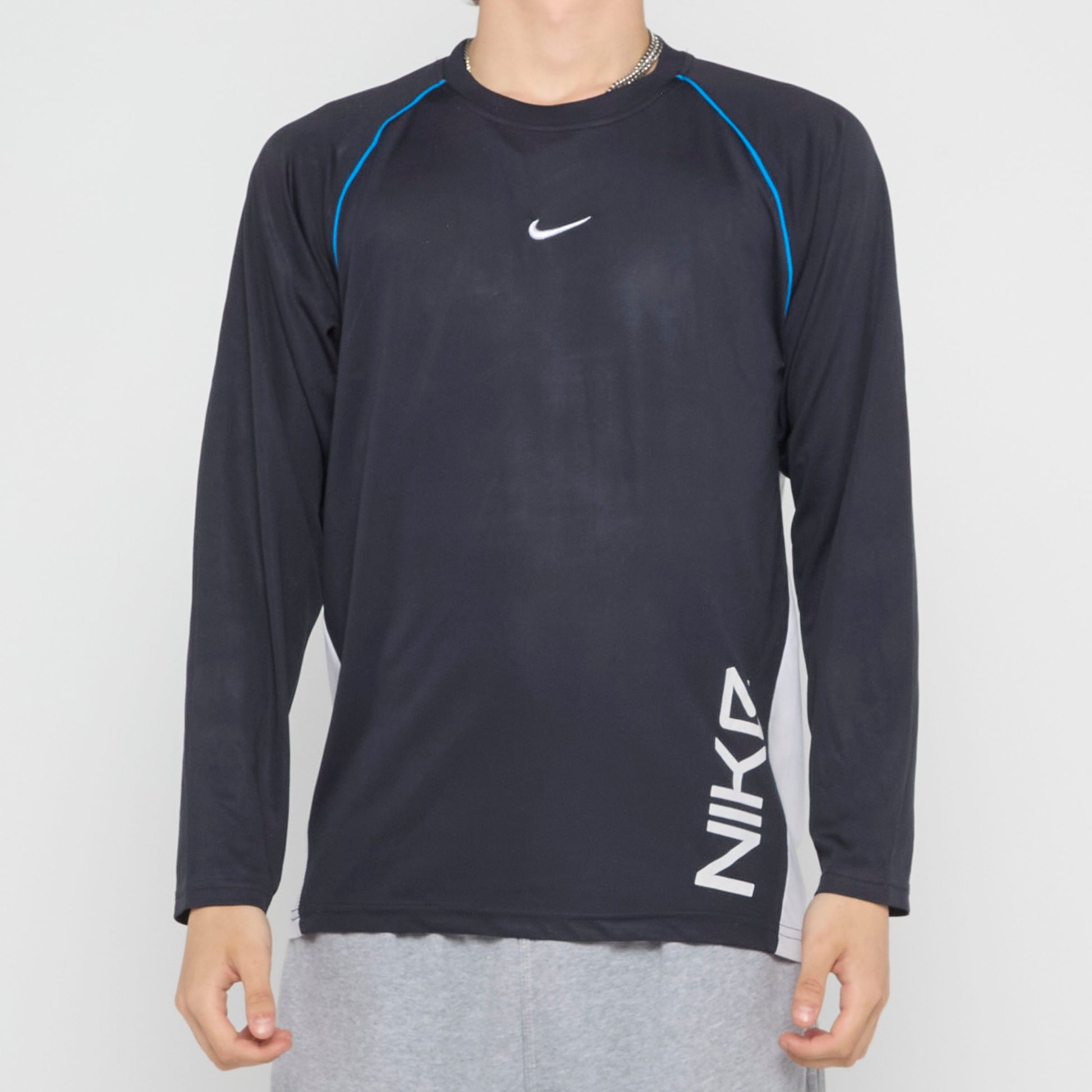 Nike Sports T-Shirt - L