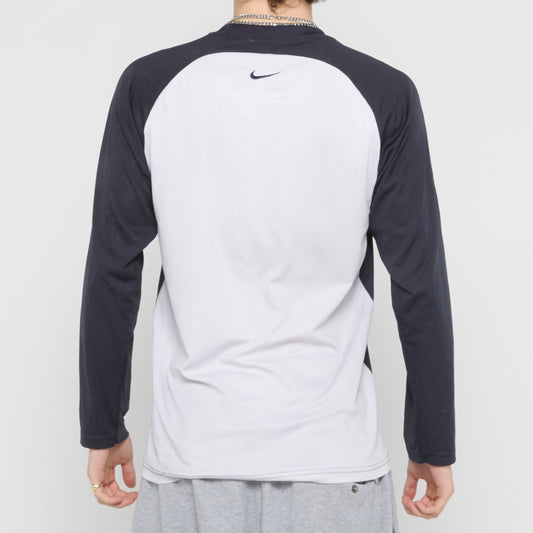 Nike Sports T-Shirt - L