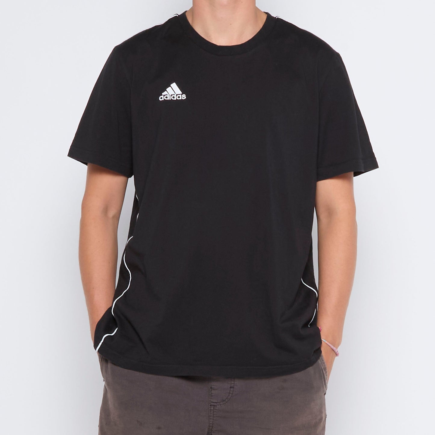 Adidas Logo T-shirt - L