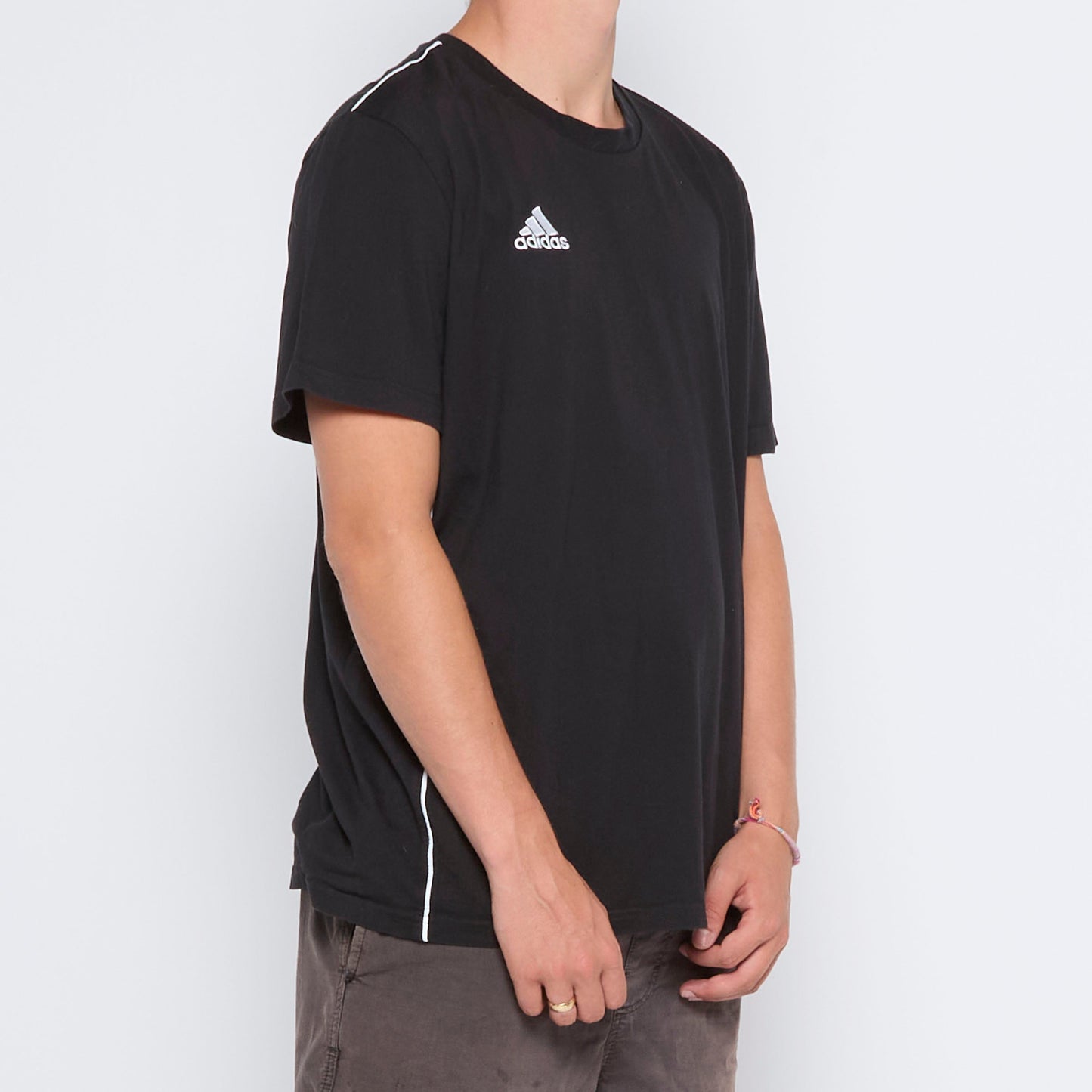 Adidas T-shirt - L