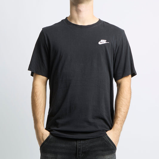 Nike Logo Embroided T-shirt - L