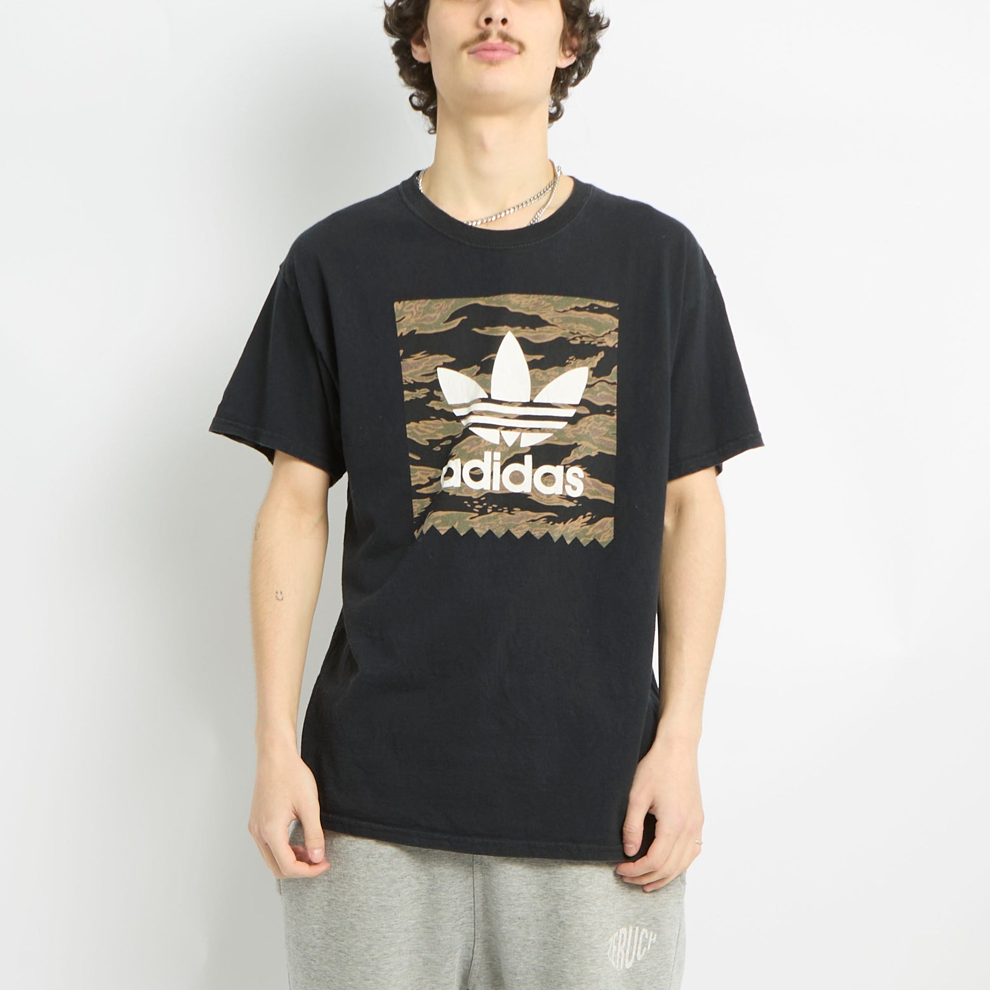 Adidas T-shirt - L