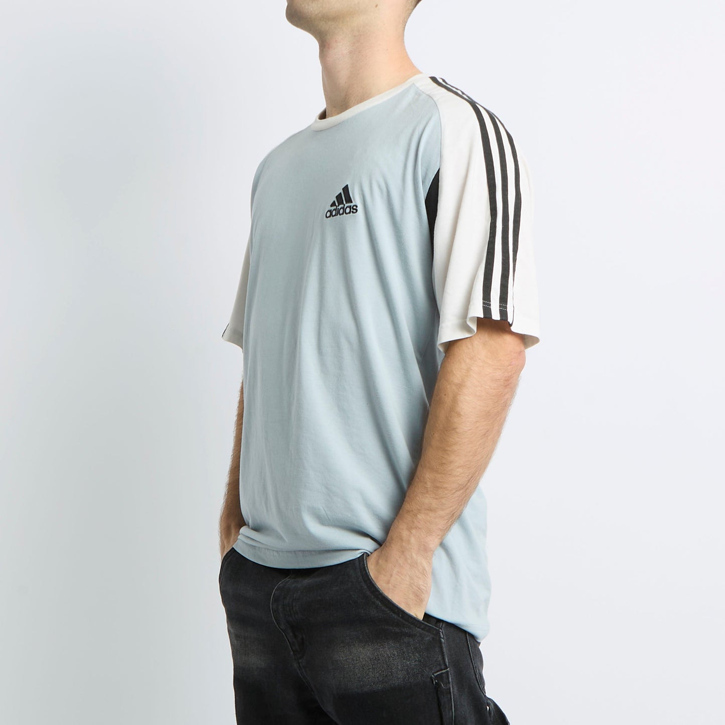 Adidas T-shirt - L