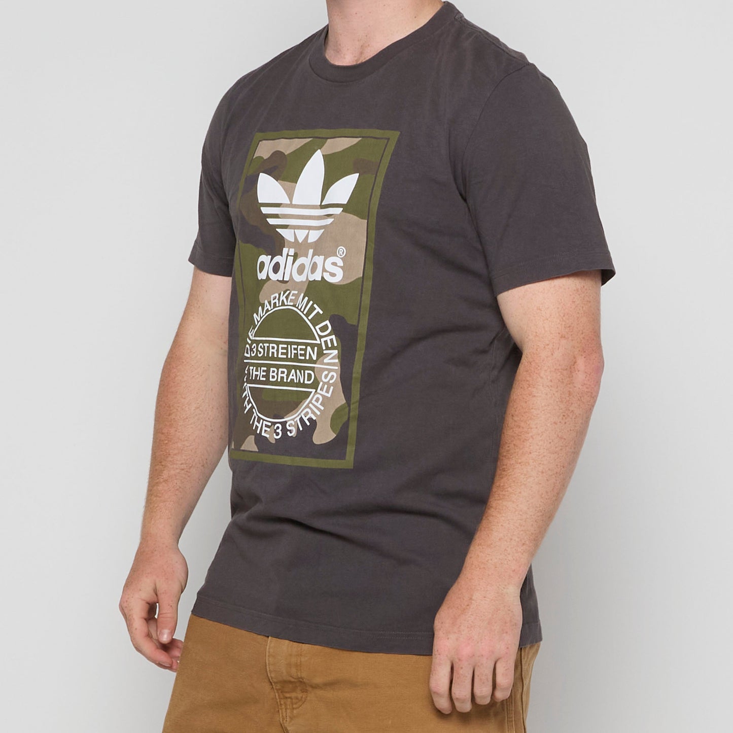 Adidas T-shirt - L