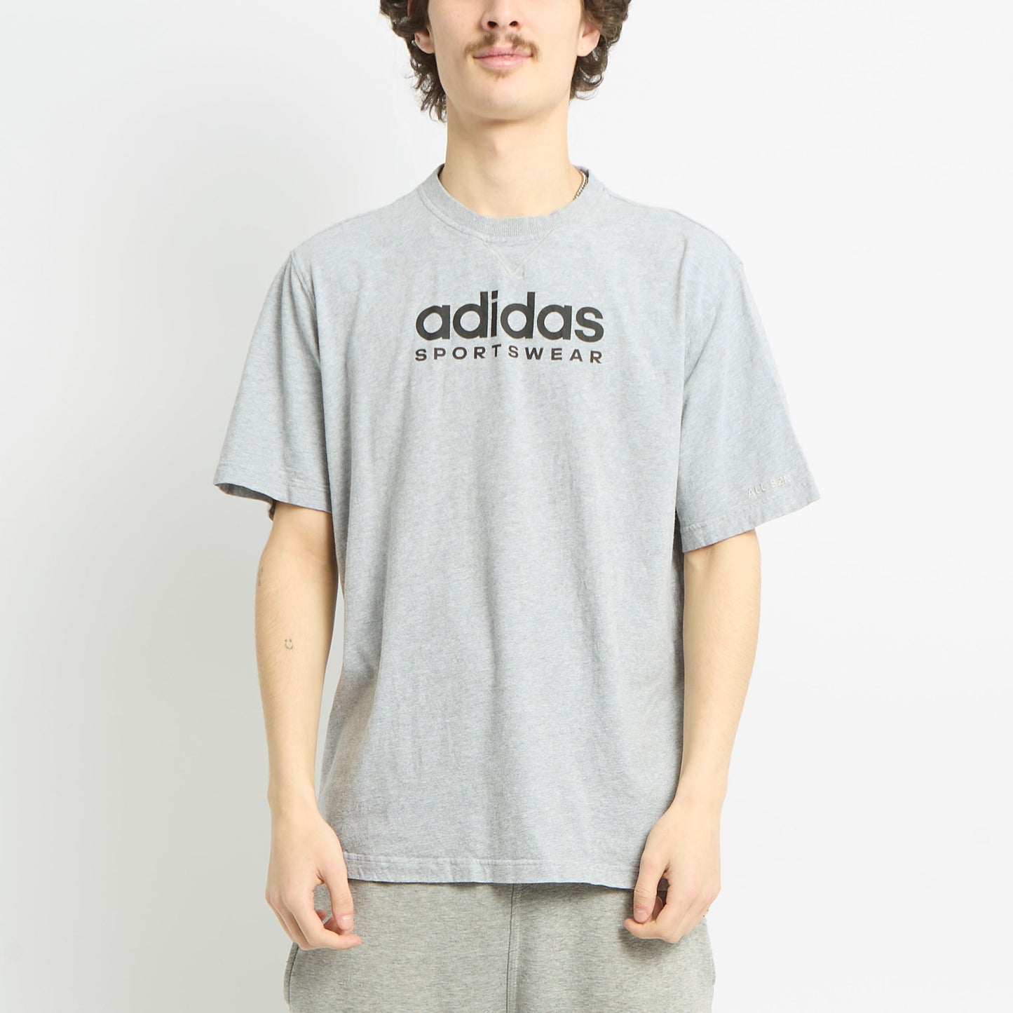 Adidas T-shirt - L