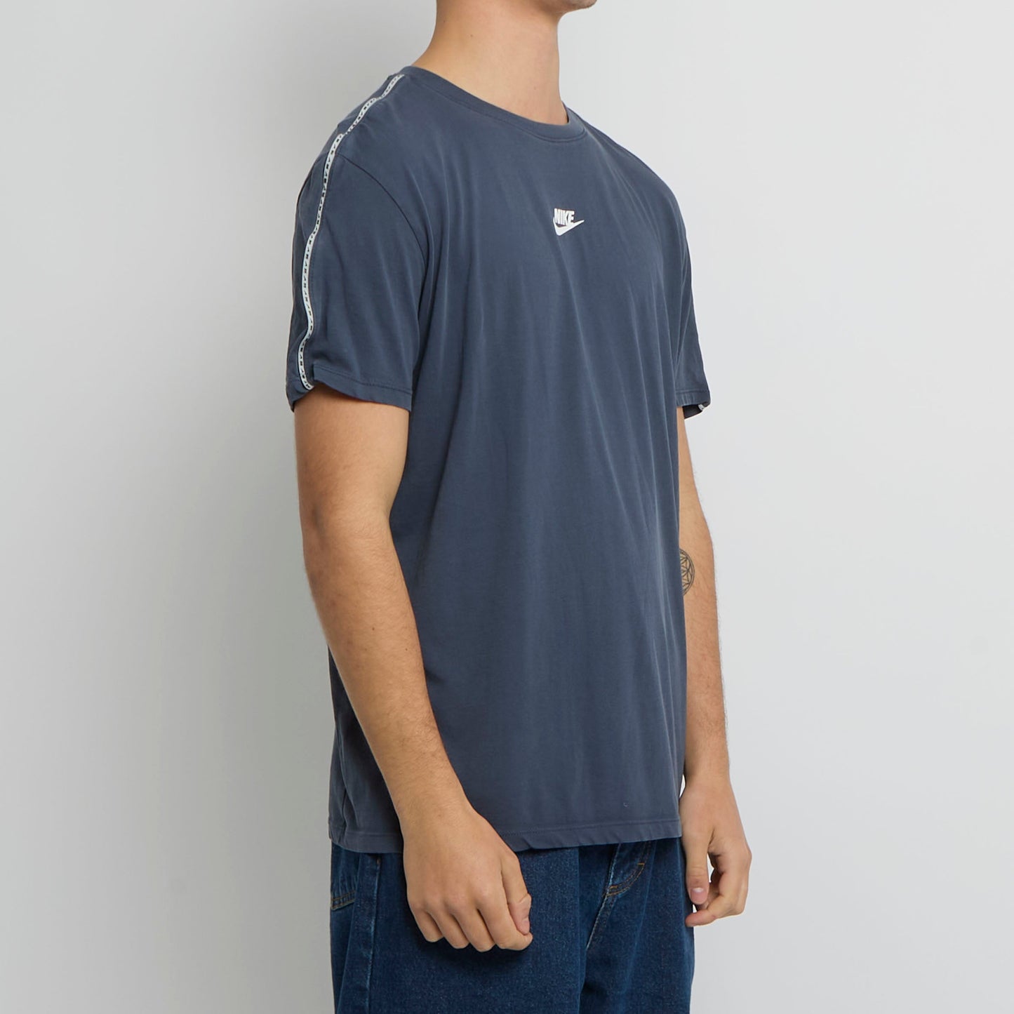 Nike Logo T-shirt - L