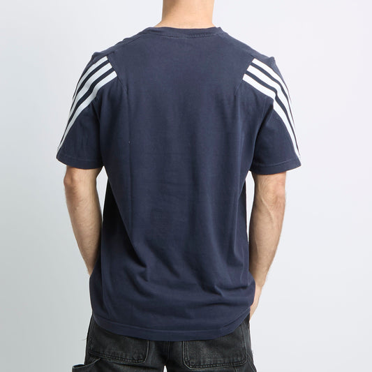 Adidas T-shirt - L