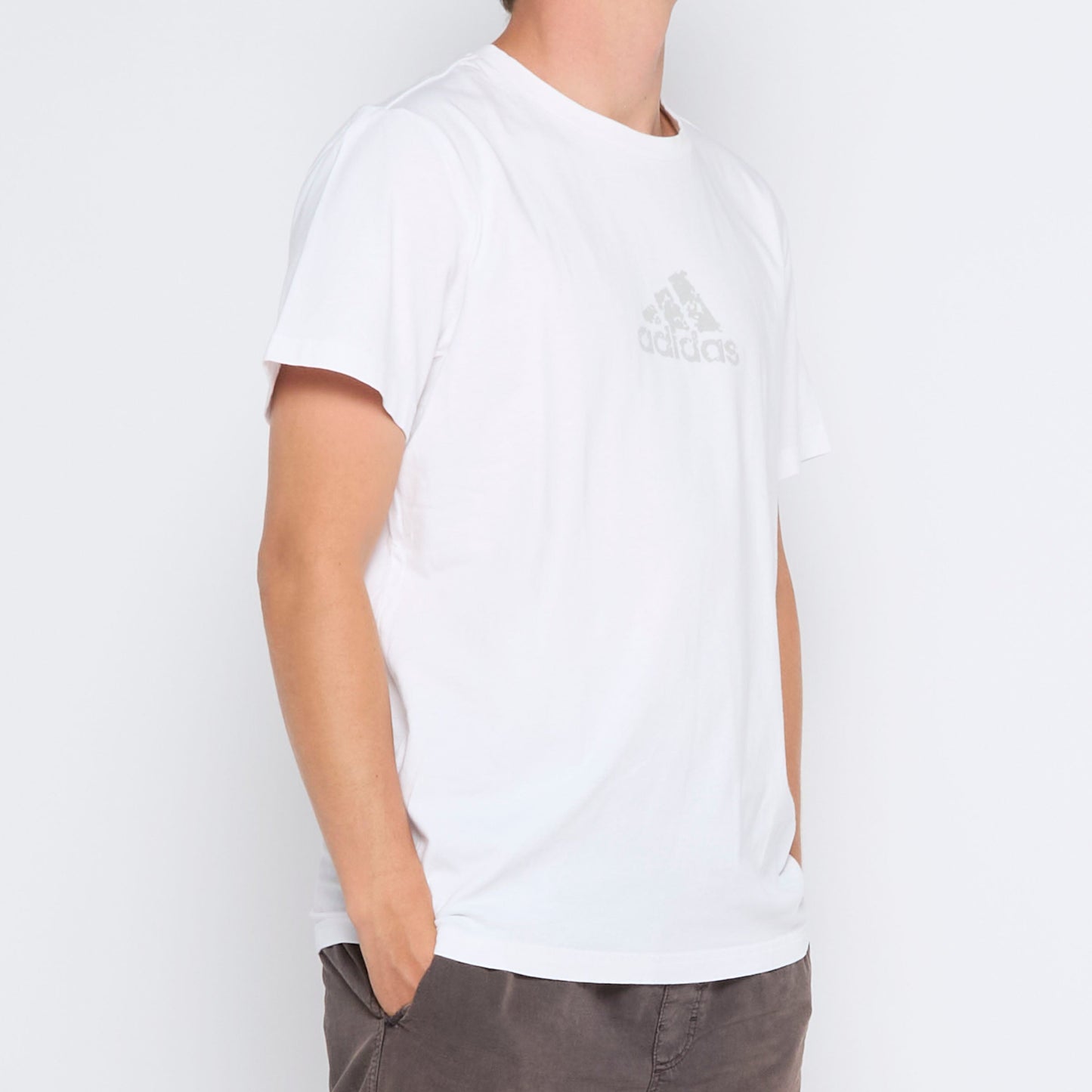 Adidas T-shirt - L