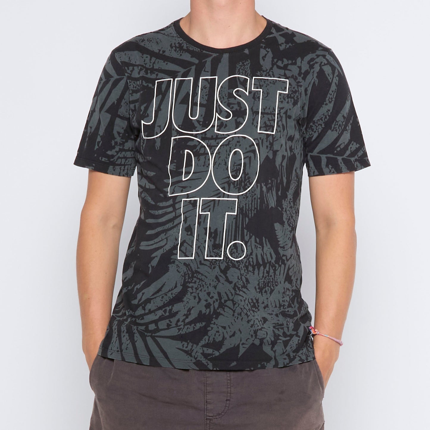 Nike Graphic T-shirt - M