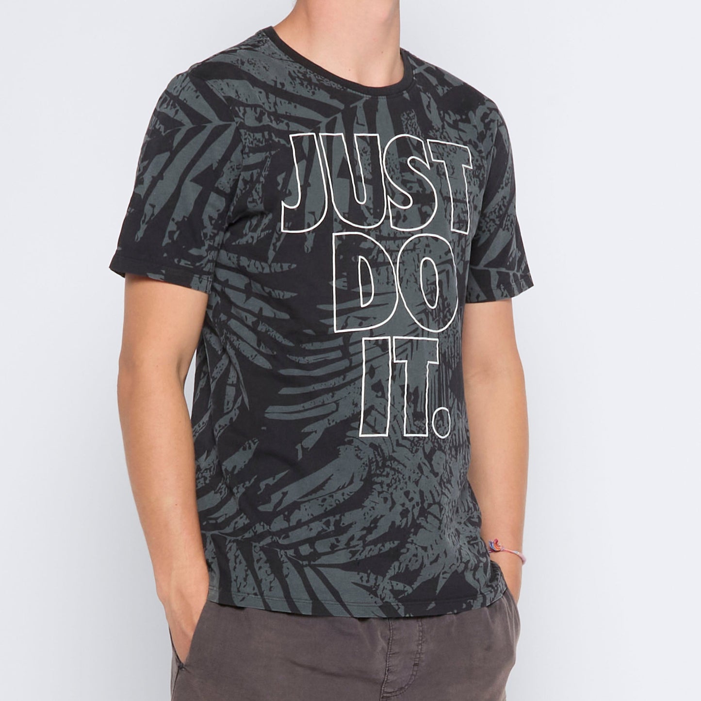 Nike Graphic T-shirt - M