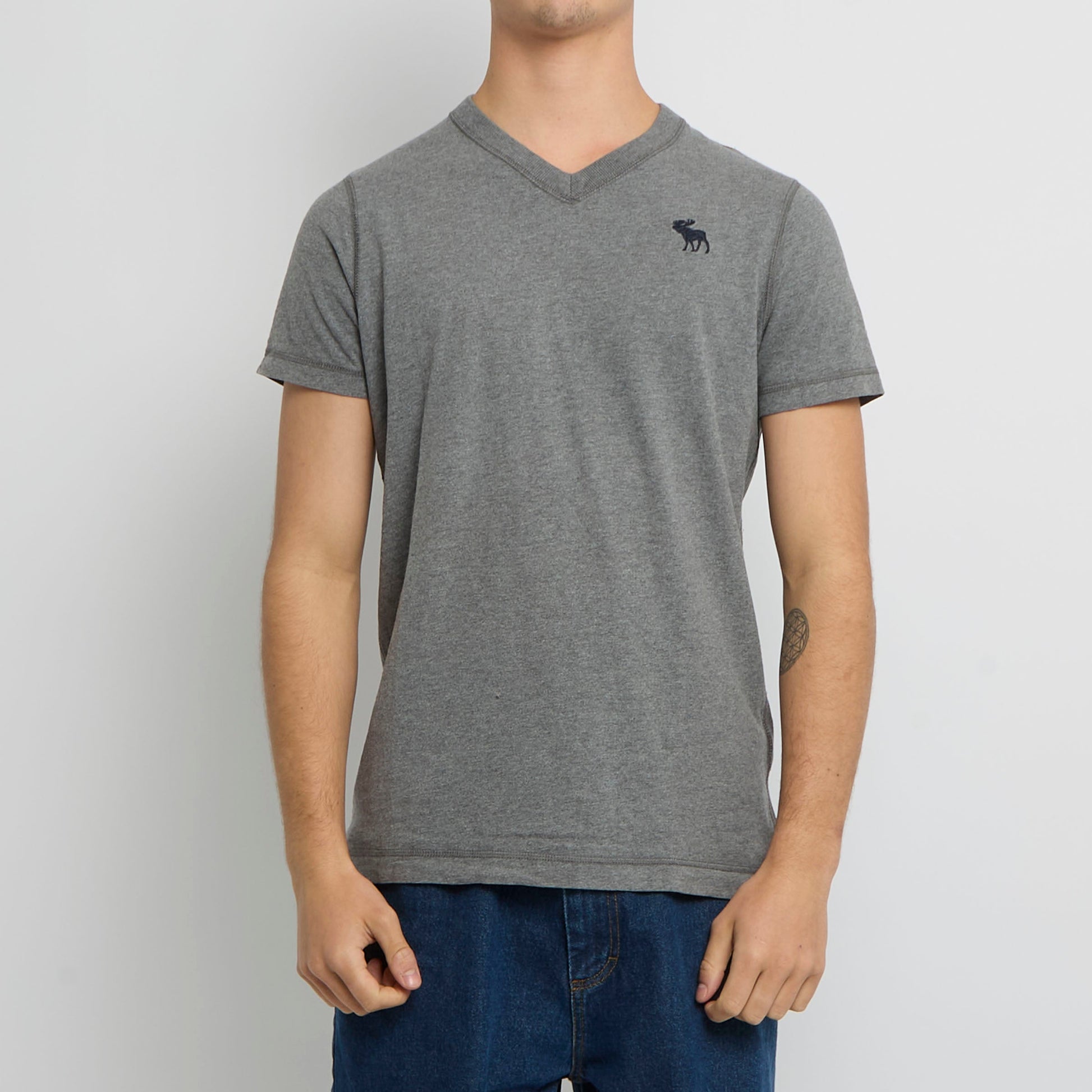 Abercrombie & Fitch Logo V-Neck T-shirt - M