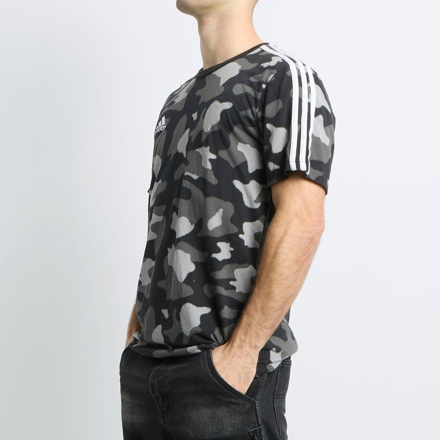 Adidas T-shirt - M