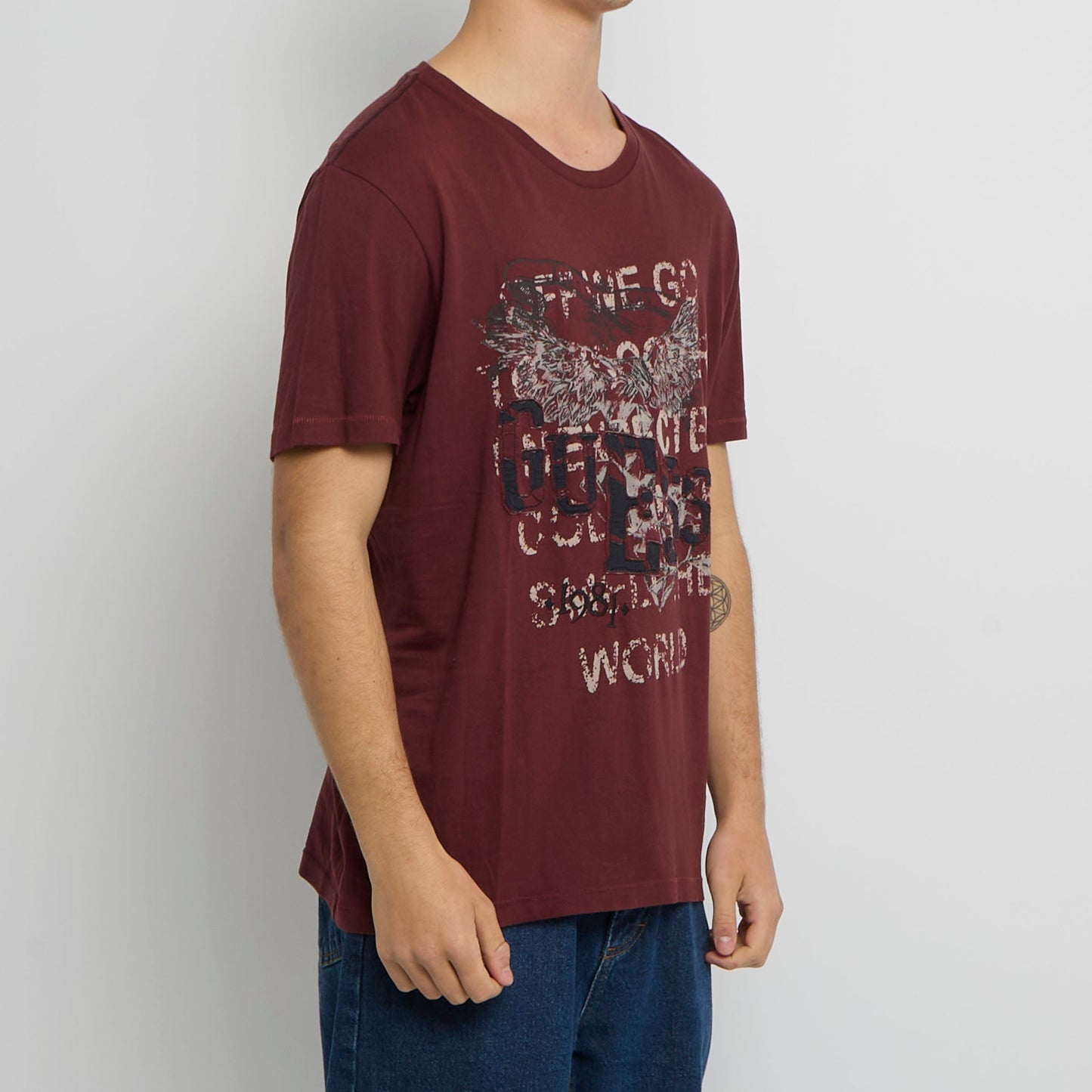 Guess Graphic T-shirt - M