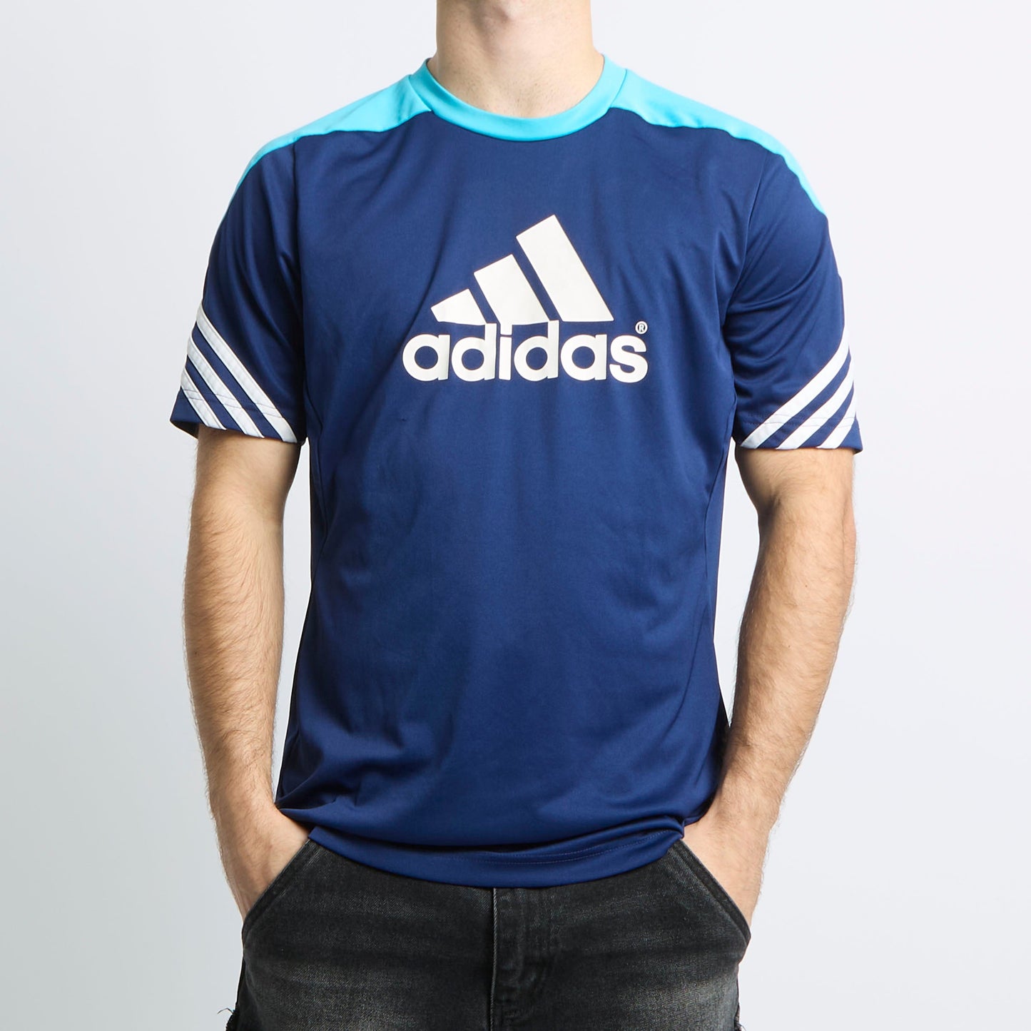 Adidas T-shirt - M