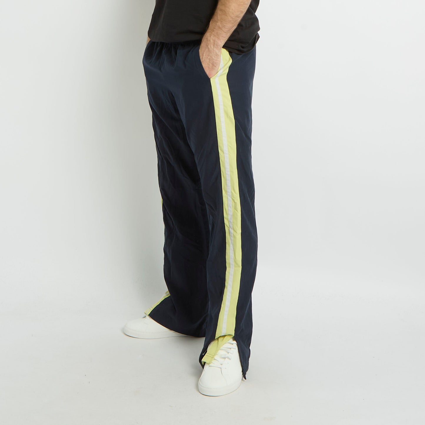 Nike Open Hem Track Pants - M