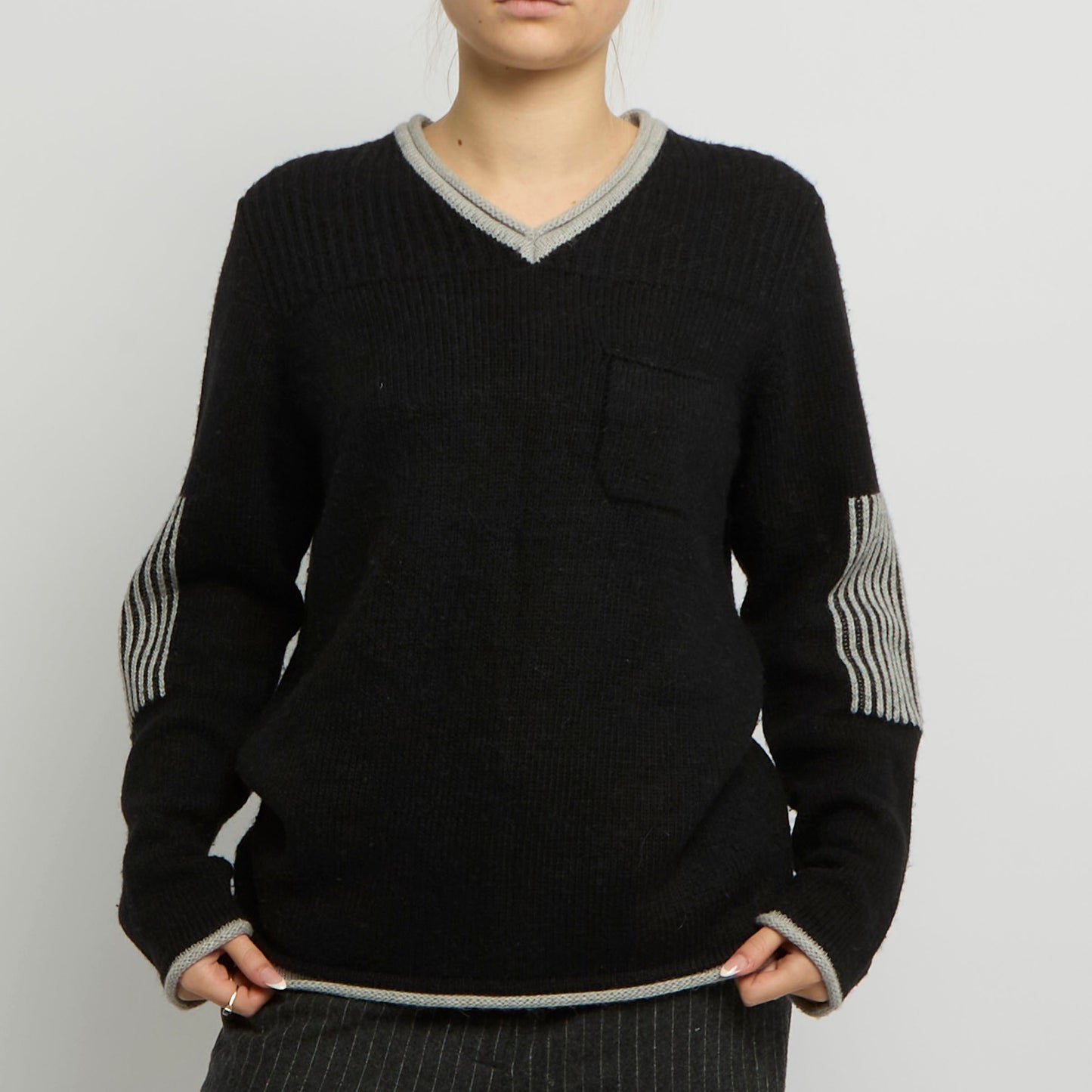 Contrast Hem V-Neck Knitted Jumper - UK 14