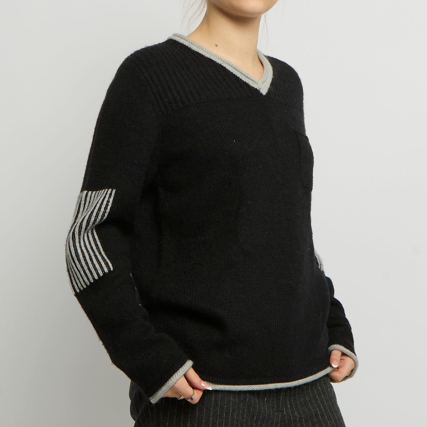 Contrast Hem V-Neck Knitted Jumper - UK 14