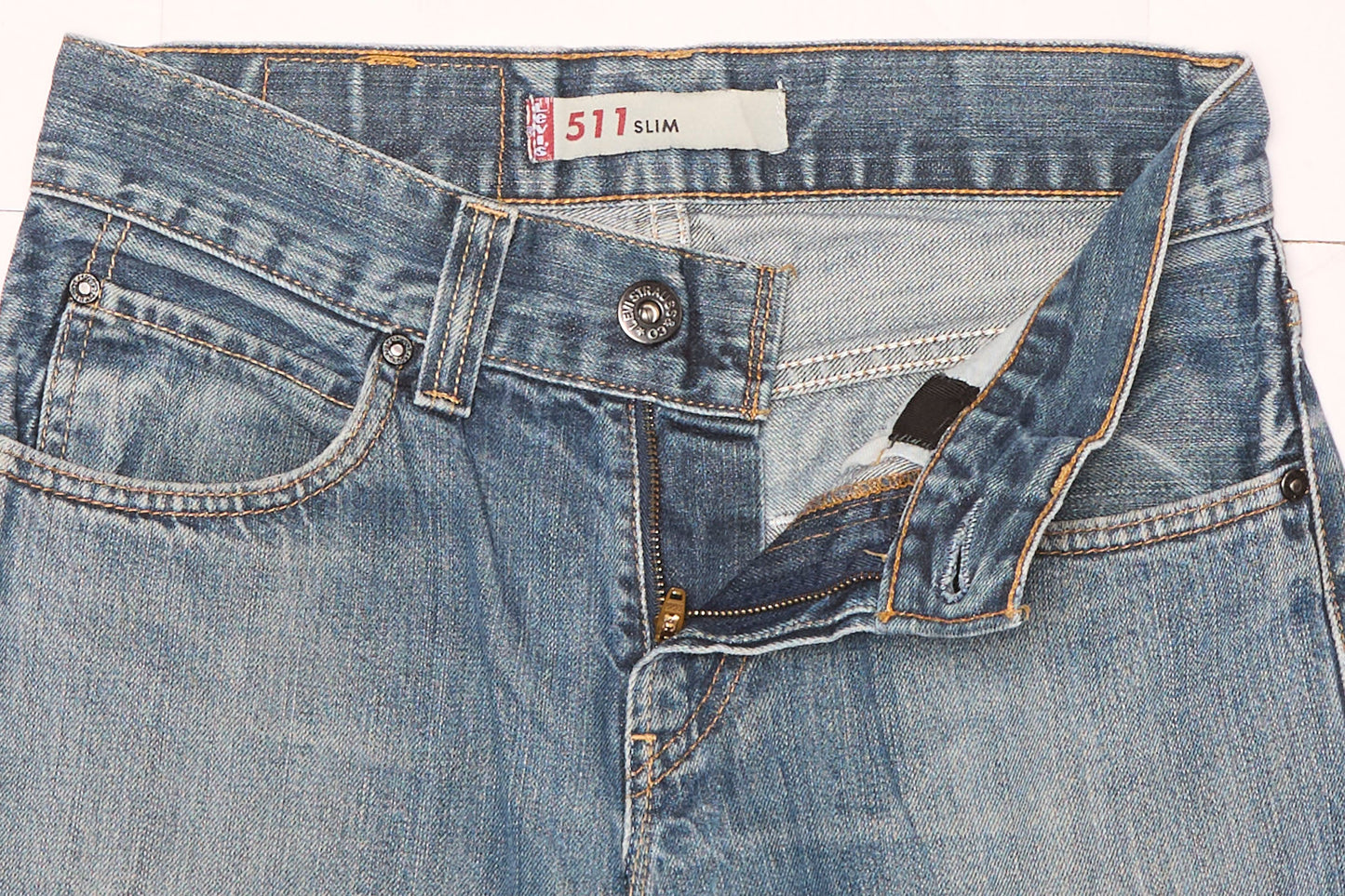 Jeans Levis de corte recto con cremallera - Ancho 29" Largo 34"