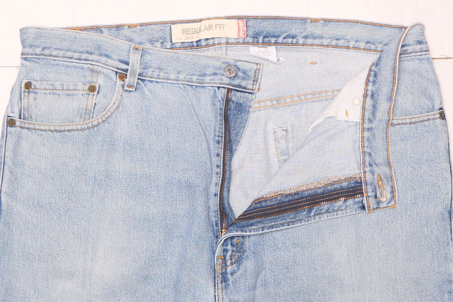 Jeans Levis de corte recto con cremallera - Ancho 42" Largo 32"